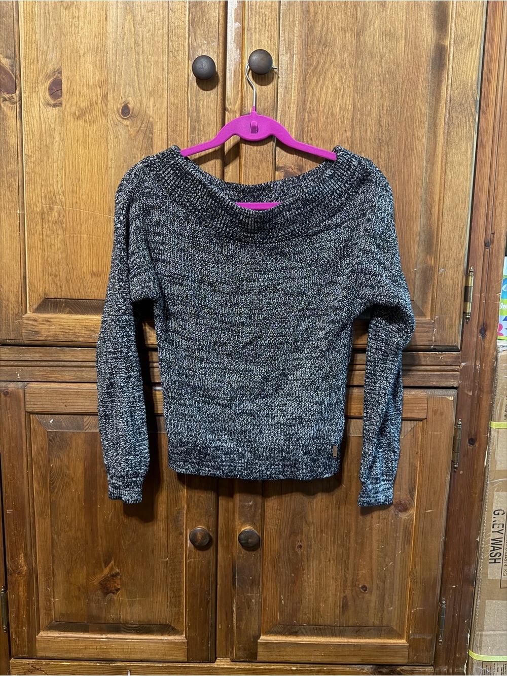 Guess b&w marled knit sweater
